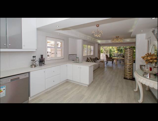 3 BEDROOM TOWNHOUSE FOR SALE IN UMHLANGA CENTRAL